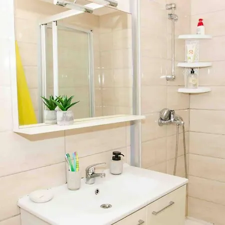 Lovely Vacation House In Old City Cres With Parking Apartment Exterior photo