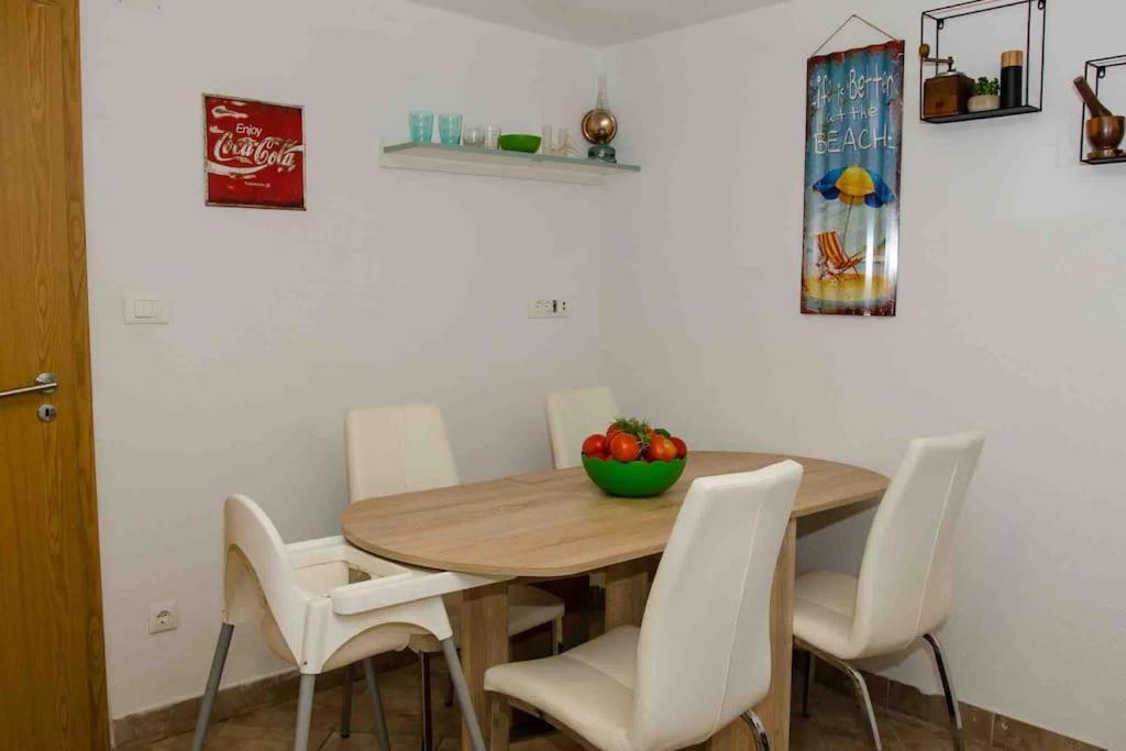 Lovely Vacation House In Old City With Parking