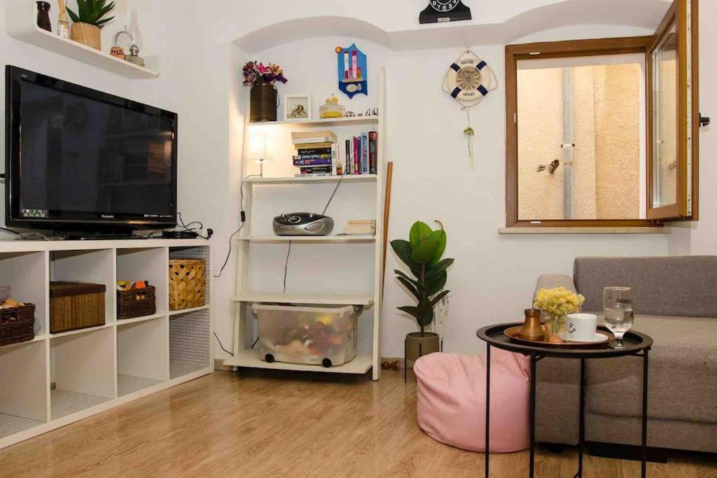 Lovely Vacation House In Old City With Parking *