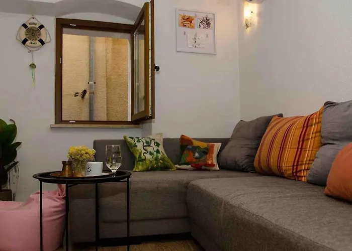 Lovely Vacation House In Old City Cres With Parking